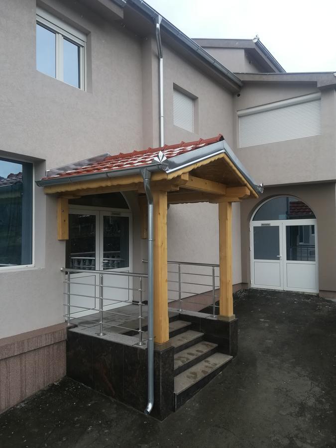 Karavan 123 Raška エクステリア 写真