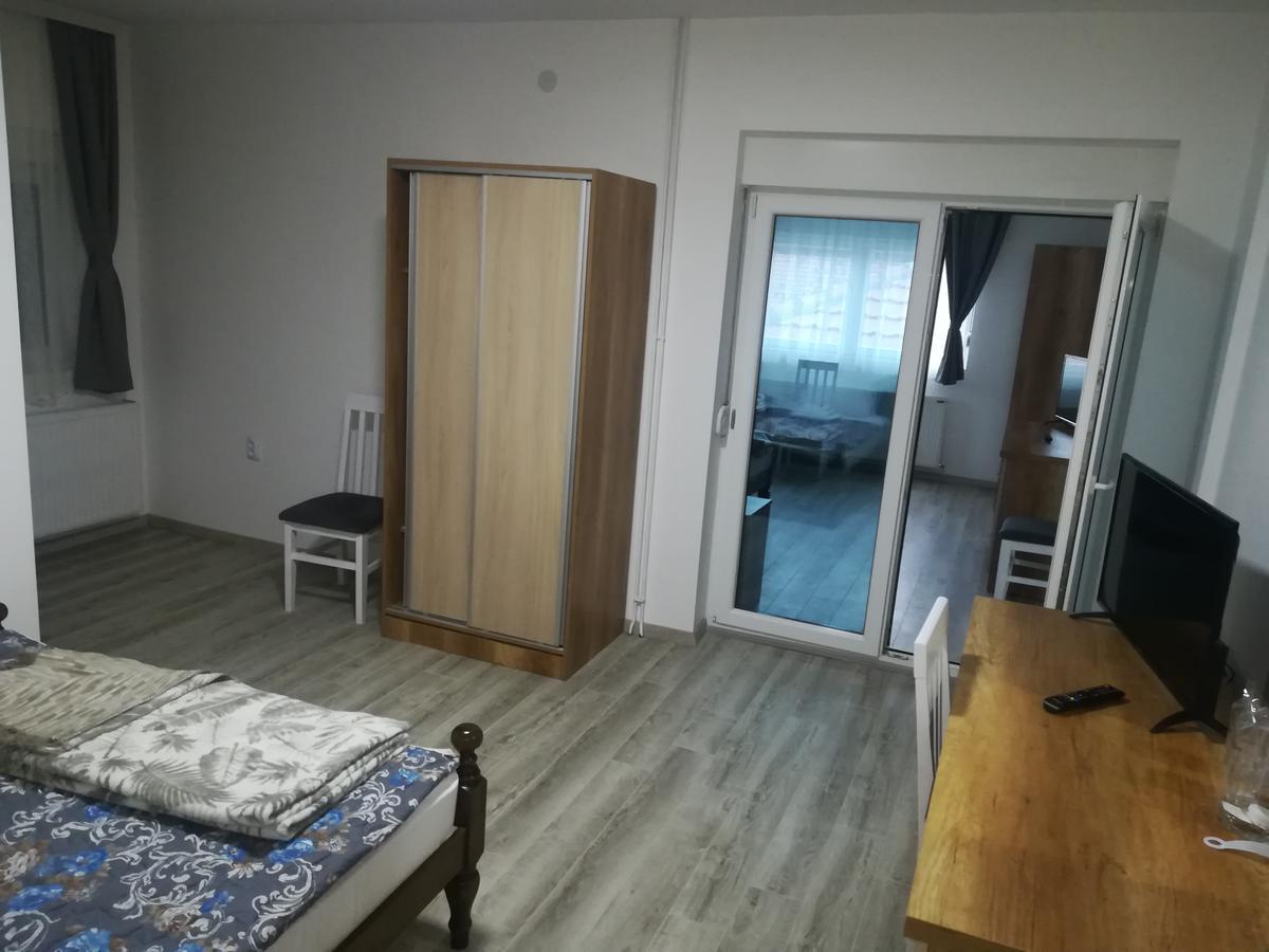 Karavan 123 Raška エクステリア 写真