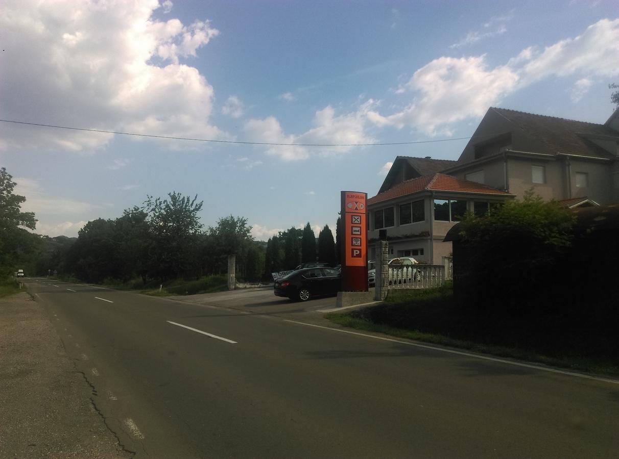 Karavan 123 Raška エクステリア 写真